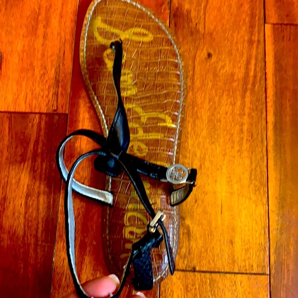 Adorable Sam sandals! - Picture 3 of 5